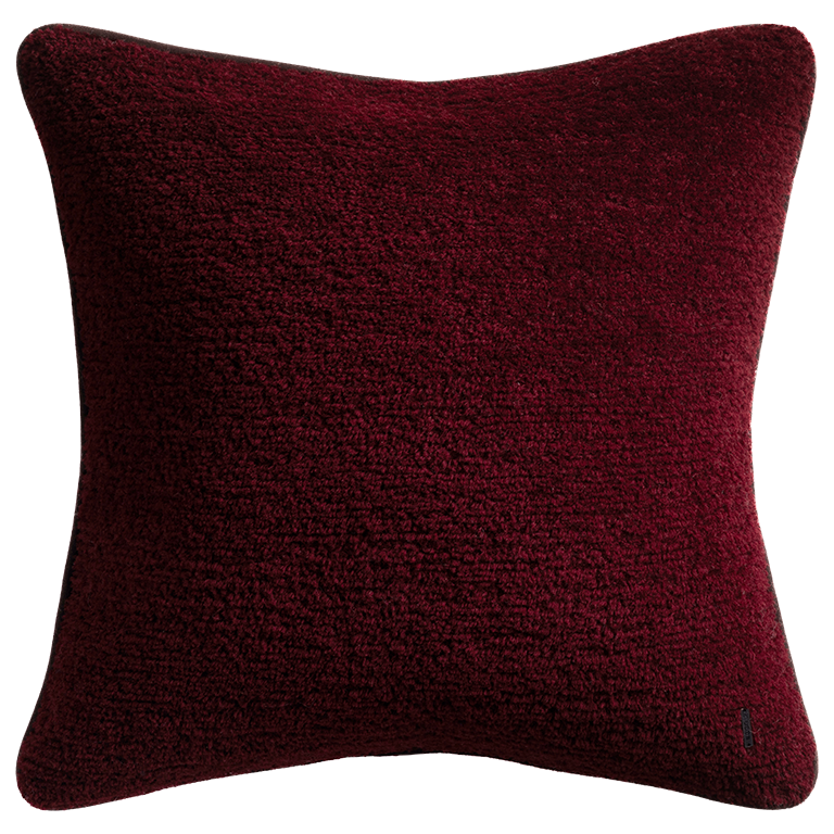 de Le Cuona | Tundra Wool Cushion with Suede Trim – Merlot