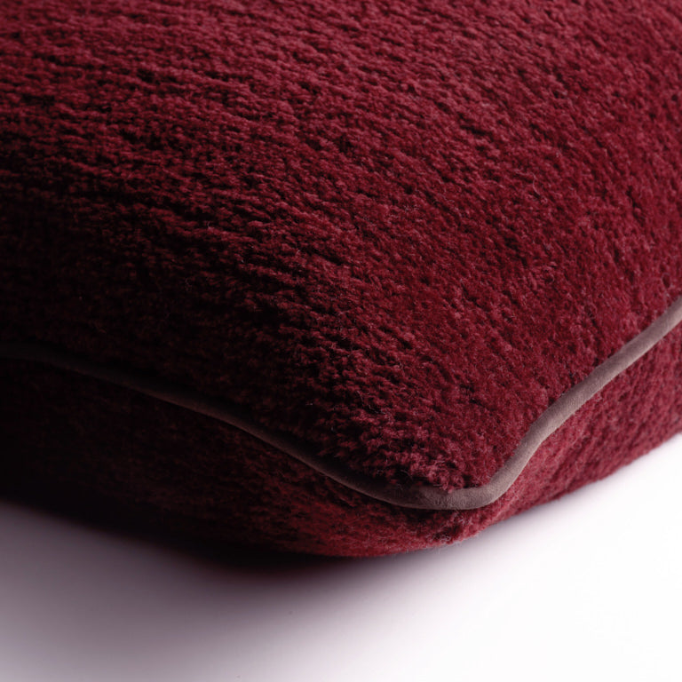 de Le Cuona | Tundra Wool Cushion with Suede Trim – Merlot