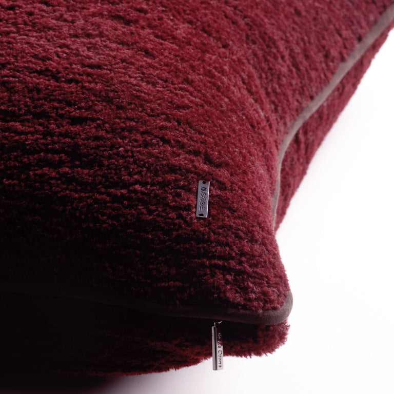 de Le Cuona | Tundra Wool Cushion with Suede Trim – Merlot