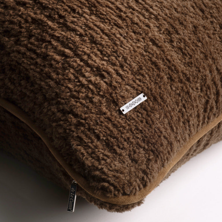 de Le Cuona | Tundra Wool Cushion with Suede Trim – Umber