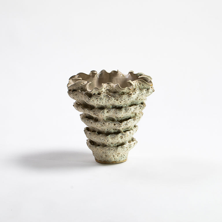 de Le Cuona | Urchin Ceramic Vase Medium – White
