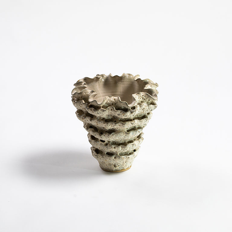 de Le Cuona | Urchin Ceramic Vase Medium – White