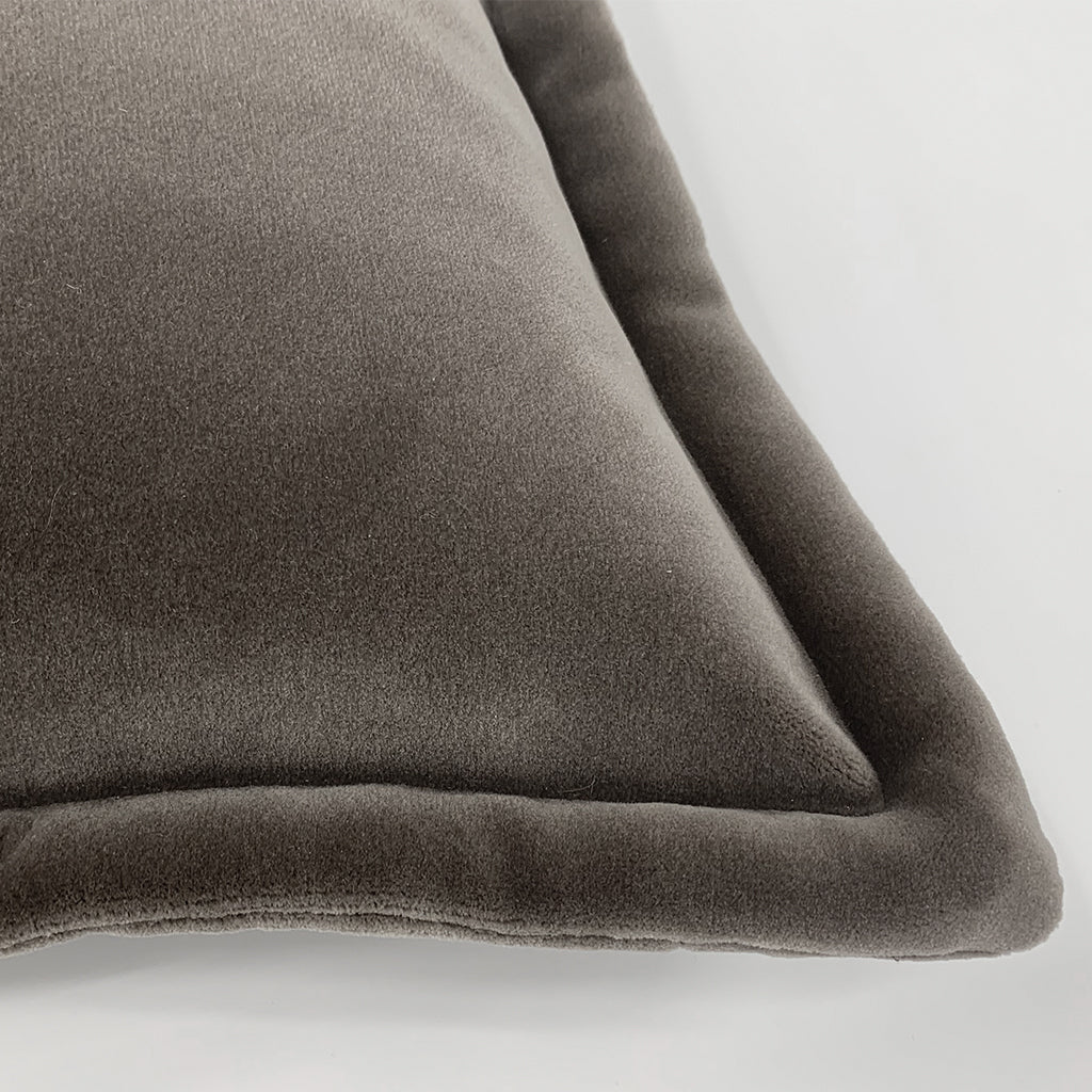 de Le Cuona | Vienna Sofa Cushion – Charleston