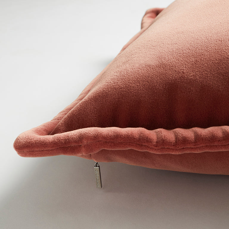 de Le Cuona | Vienna Sofa Cushion – Flamenco