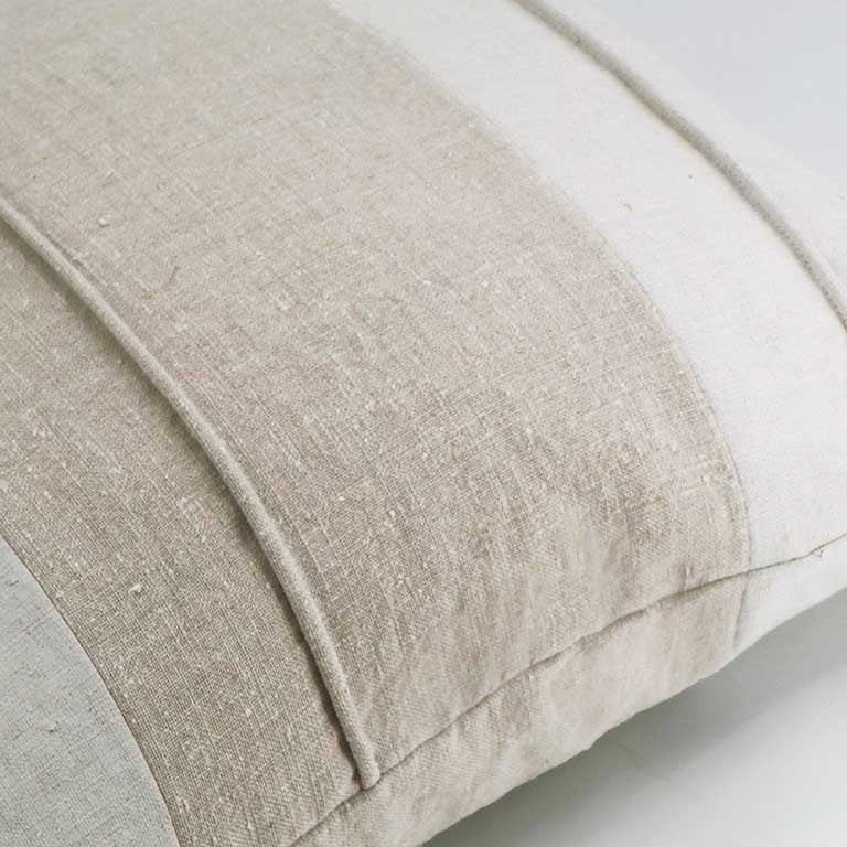 de Le Cuona | Vintage Cushion with Piped Detail – Canvas