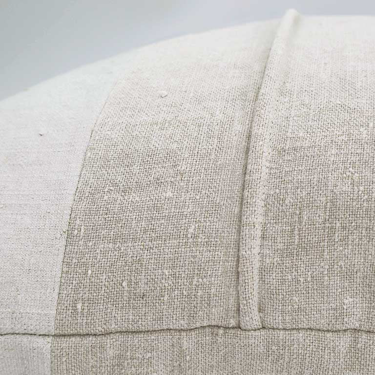 de Le Cuona | Vintage Cushion with Piped Detail – Canvas