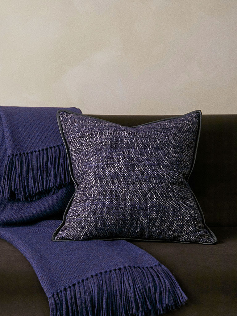 de Le Cuona | Wild Silk Cushion with Leather Trim – Navy