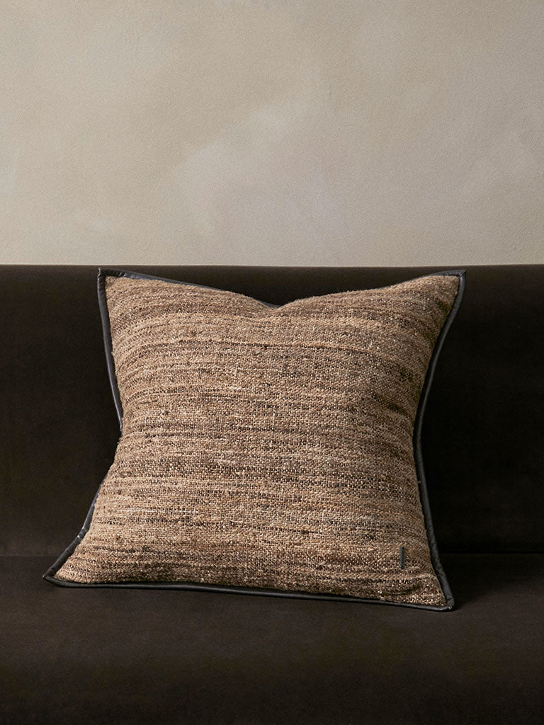 de Le Cuona | Wild Silk Cushion with Leather Trim – Natural