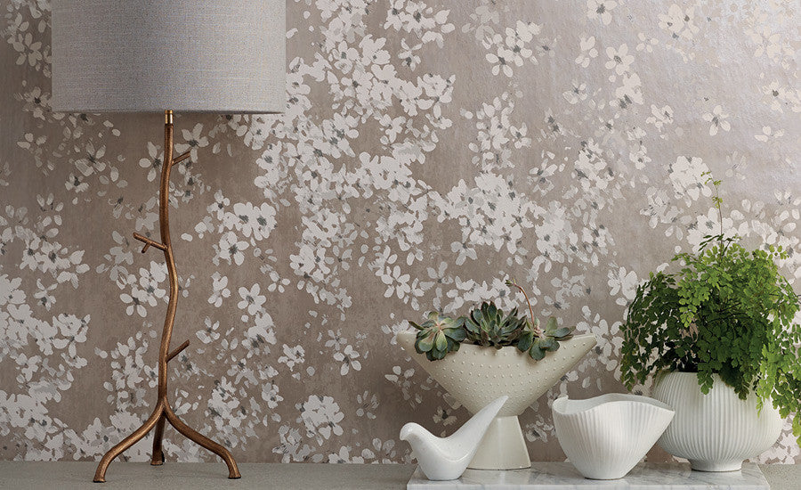 Pierre Frey Romo | Mitzi Wallcovering – Ivory — scenography