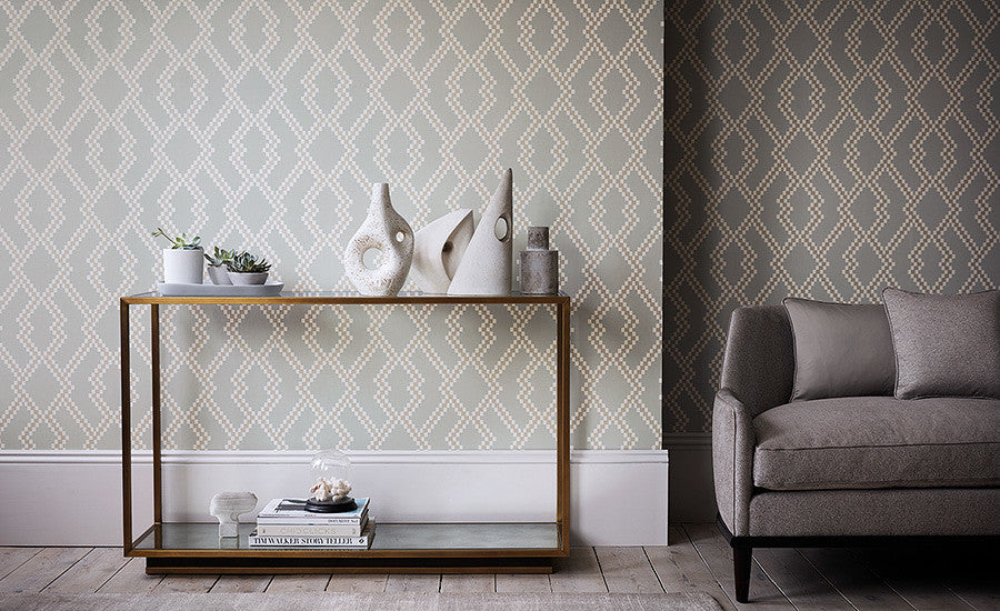 Pierre Frey Romo | Edie Wallcovering – Chalk — scenography