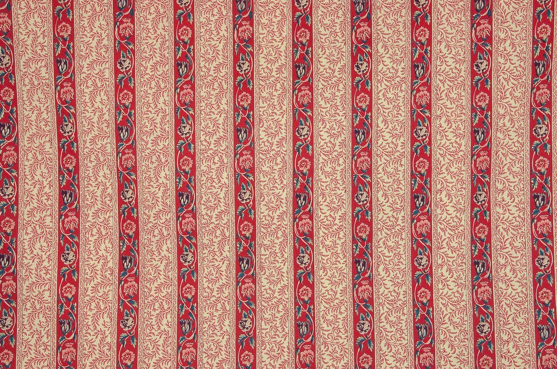 Pierre Frey Le Grand Corail - Rayure 14 Chemins - Rouge Fond Crème
