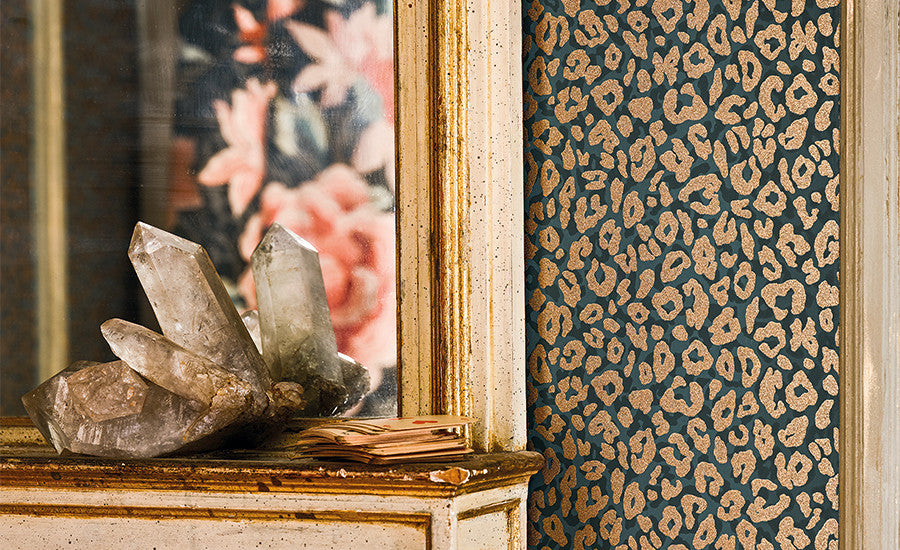 Pierre Frey Romo | Roxanne Wallcovering – Moonstone — scenography