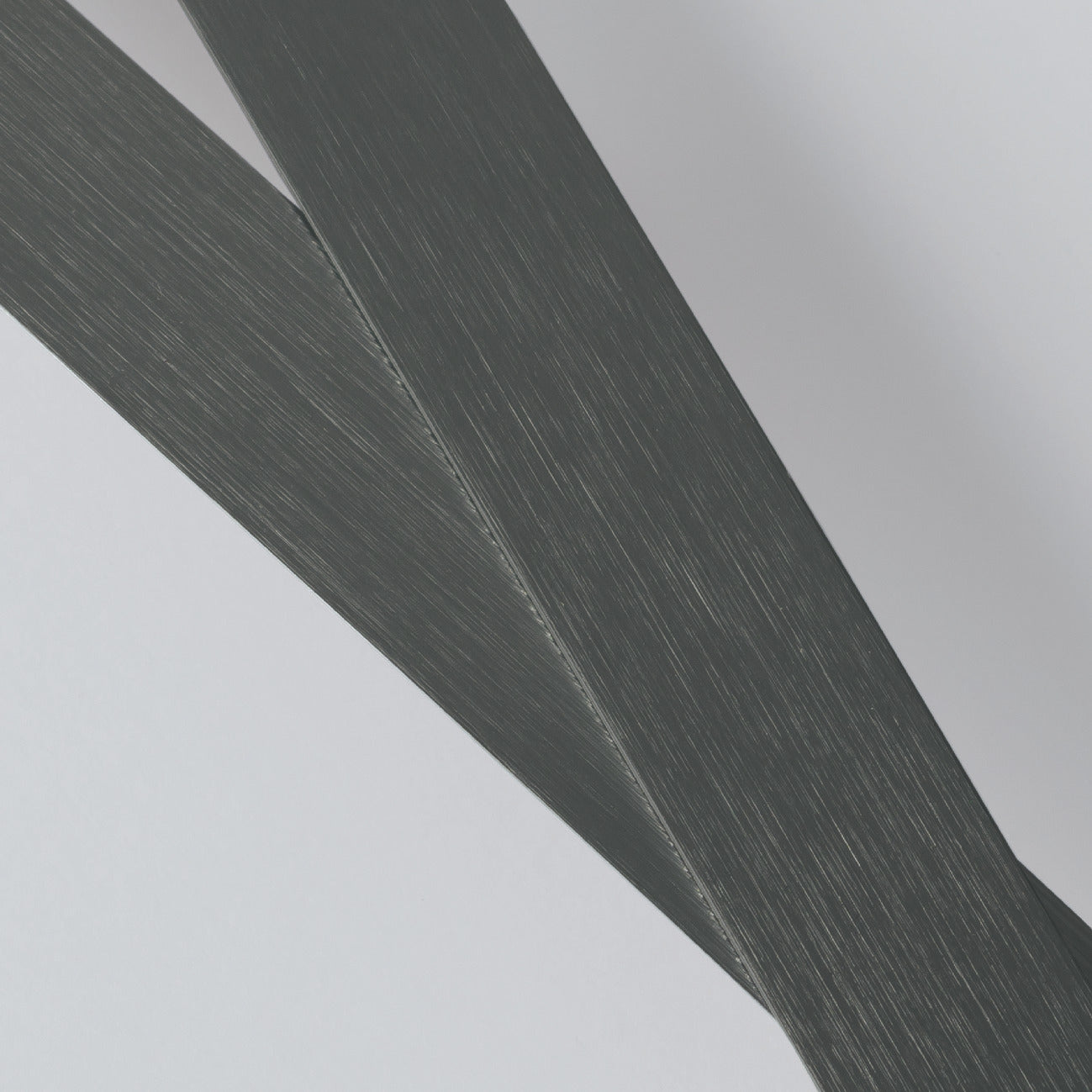 Elitis | Profilé aluminium Brosse Béton - 94 - Aluminium brossé Béton (bobine 20m / roll 20m)