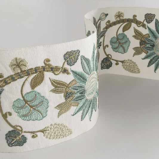 Nina Campbell | Trianon Floral fabric - NCT516-01