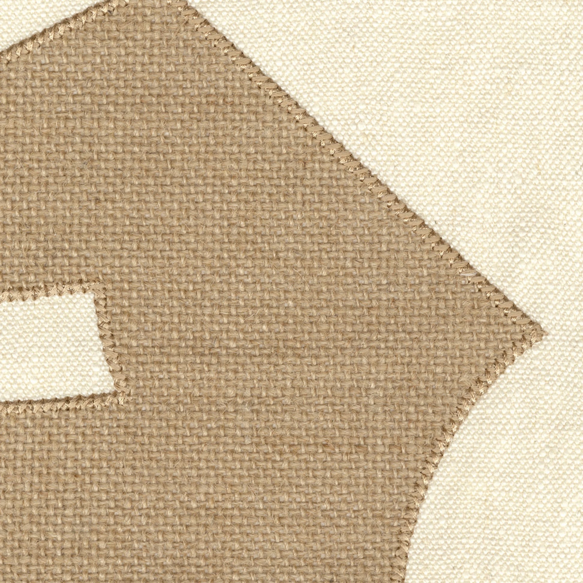 Elitis | Triveni - 01 - Un raffinement brut
