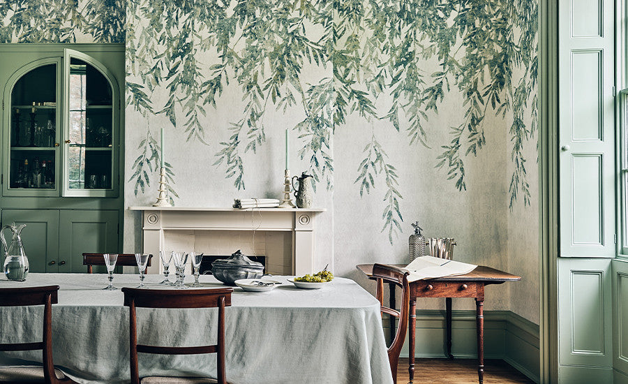 Pierre Frey Romo | Pluma Wallcovering – Gris — scenography