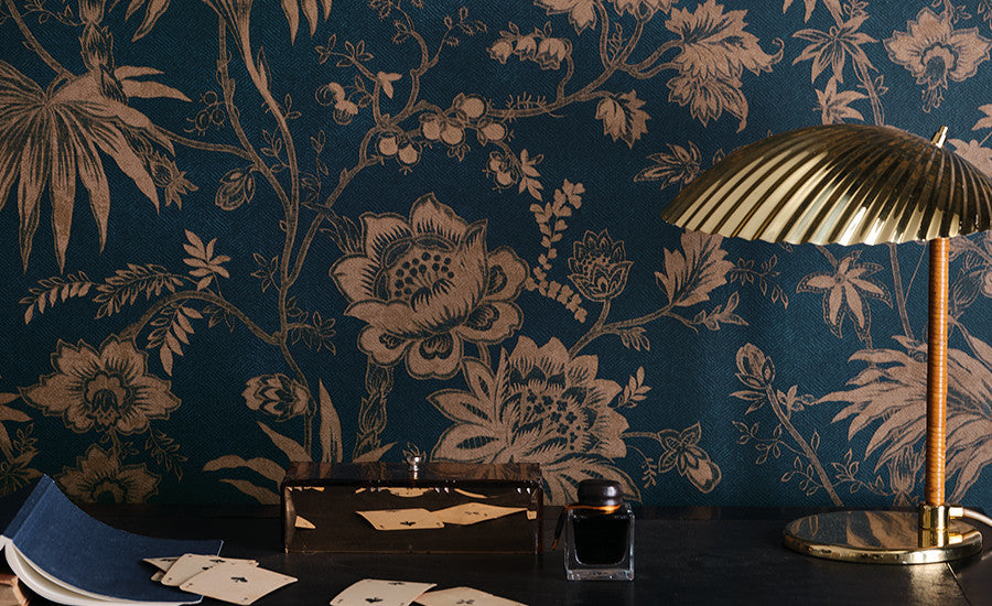 Pierre Frey Romo | Chiraco Wallcovering – Tamarind — scenography
