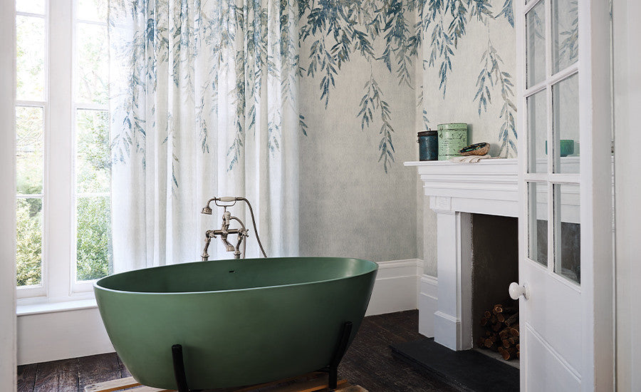 Pierre Frey Romo | Chiraco Wallcovering – Tamarind — scenography