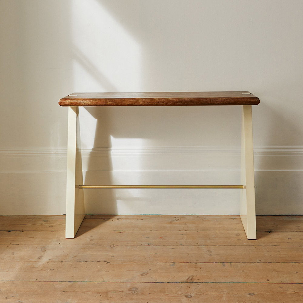 Julian Chichester | Hum Console